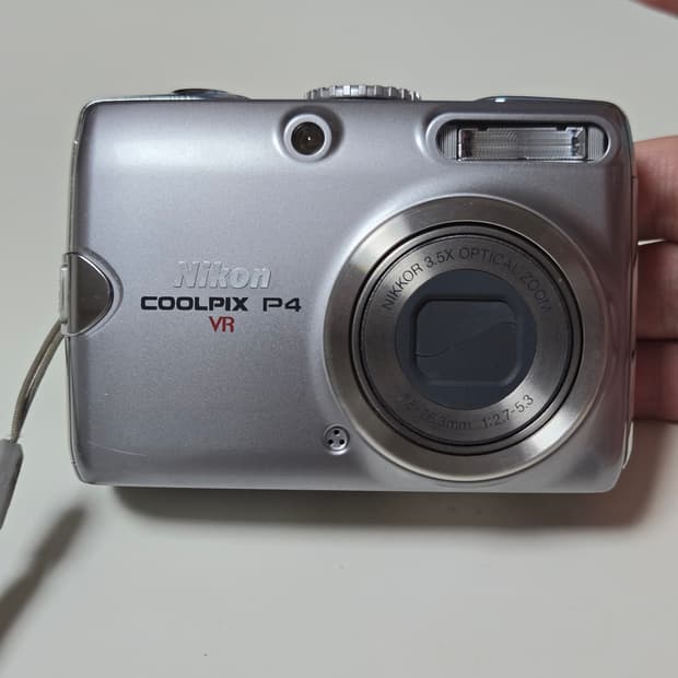 니콘 쿨픽스 P4  디지털 카메라