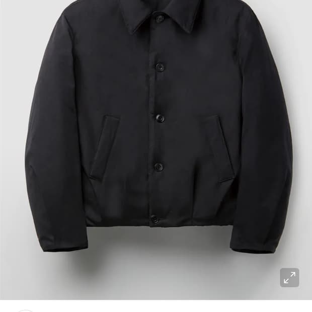 쿠어 미니멀 카라 다운 자켓