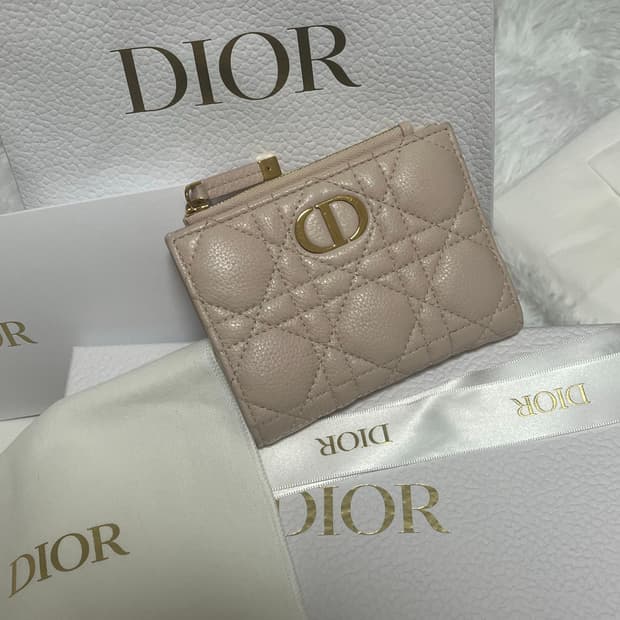 디올 Dior 카로 달리아 지갑 파우더핑크