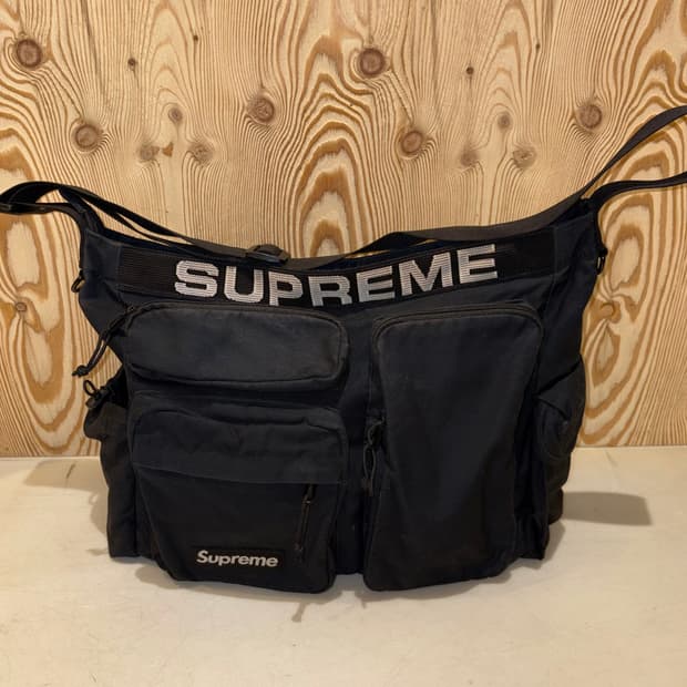 슈프림 멀티 포켓 크로스백