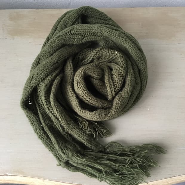  cable pattern knit muffler