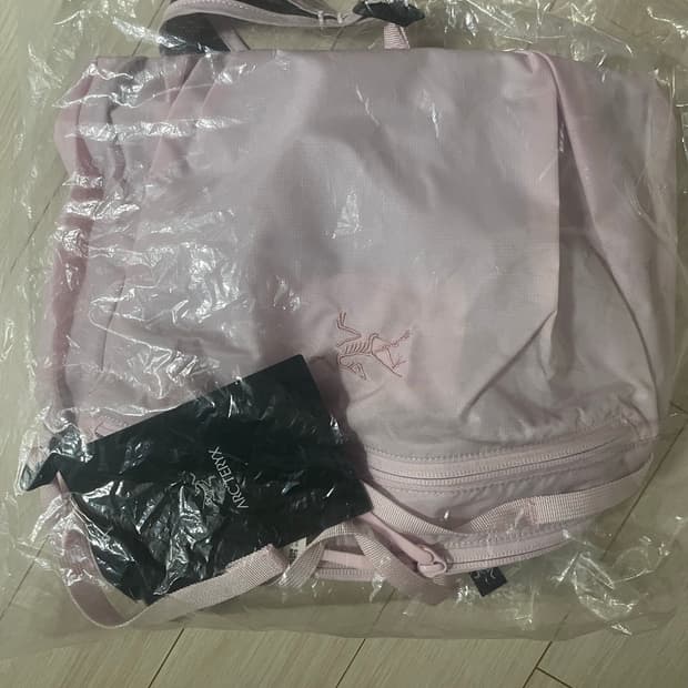 아크테릭스 백팩 핑크클로우