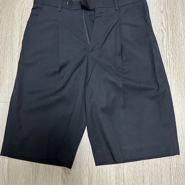MNGU 블랙 핀턱 반바지( size : M )