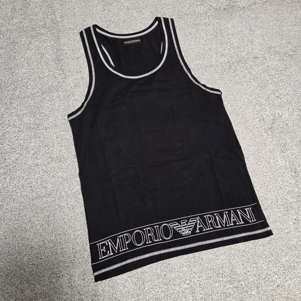 Emporio Armani 아르마니 슬리브리스 나시 S-M