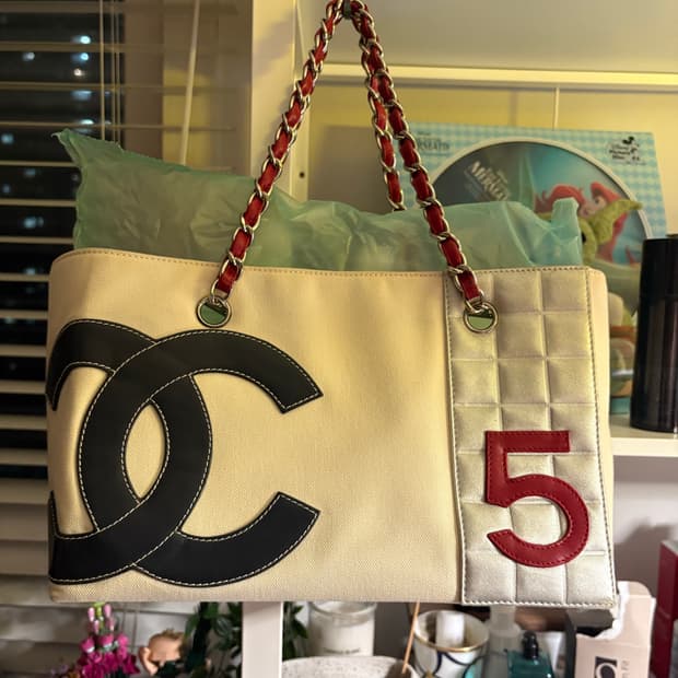 샤넬 토트백 희귀모델 팔아요