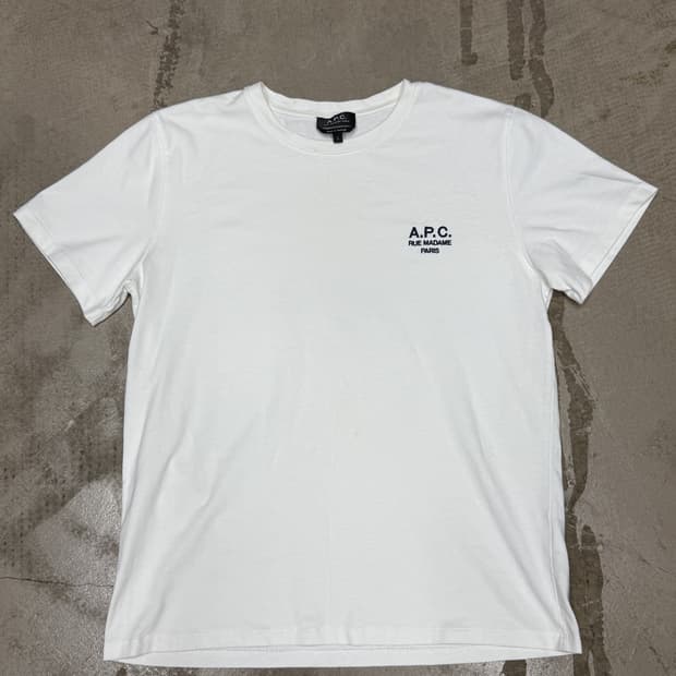A.P.C. 아페쎄 루 마담 자수 화이트 티셔츠