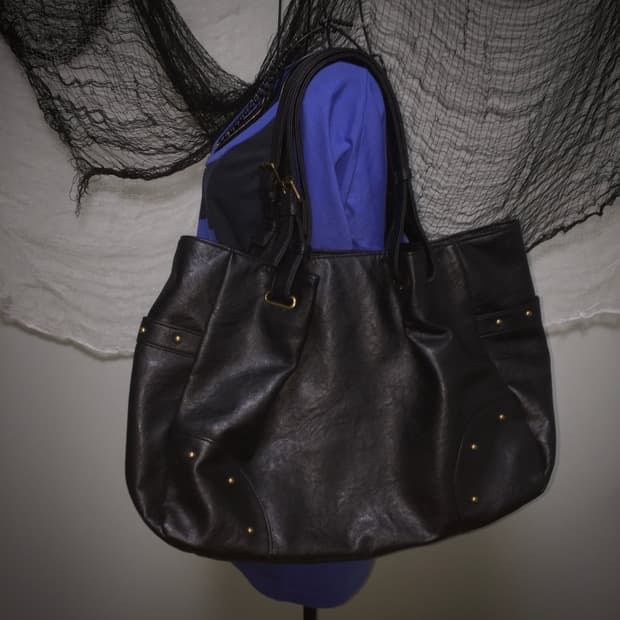 Gold stud point big shoulder bag