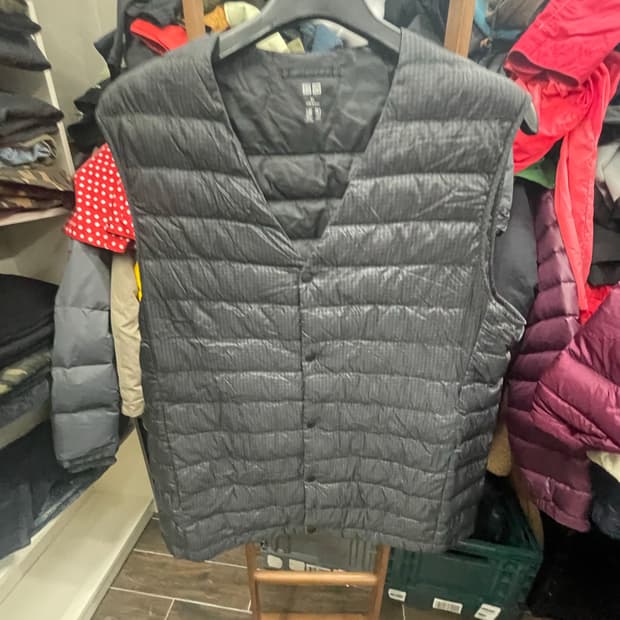 유니클로 경량조끼 xl