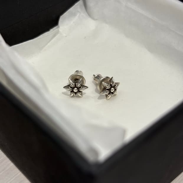 크롬하츠 스타 스터드 이어링 한쌍