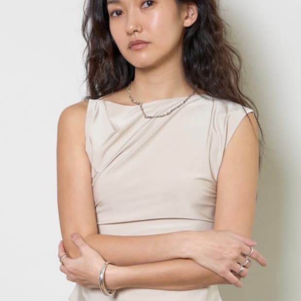 악토브헤 Asymmetric top 스킨 컬러