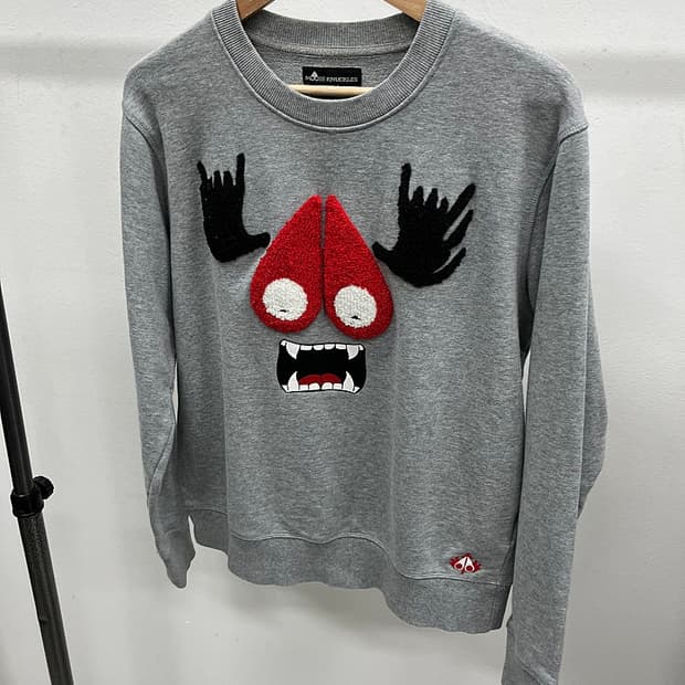 100-105) 무스너클 로고 맨투맨 