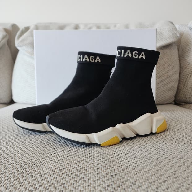 발렌시아가 니트 폴드 스피드 러너 스니커즈 블랙 36