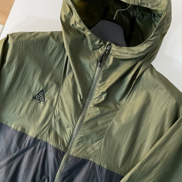 나이키 ACG 경량 바람막이 