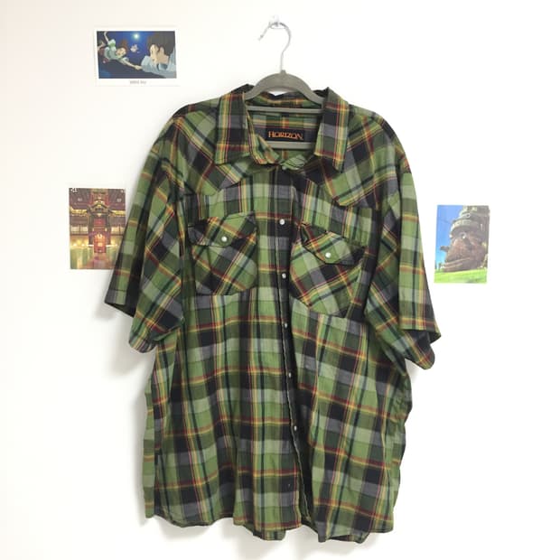 초록색 반팔 체크 셔츠 너드