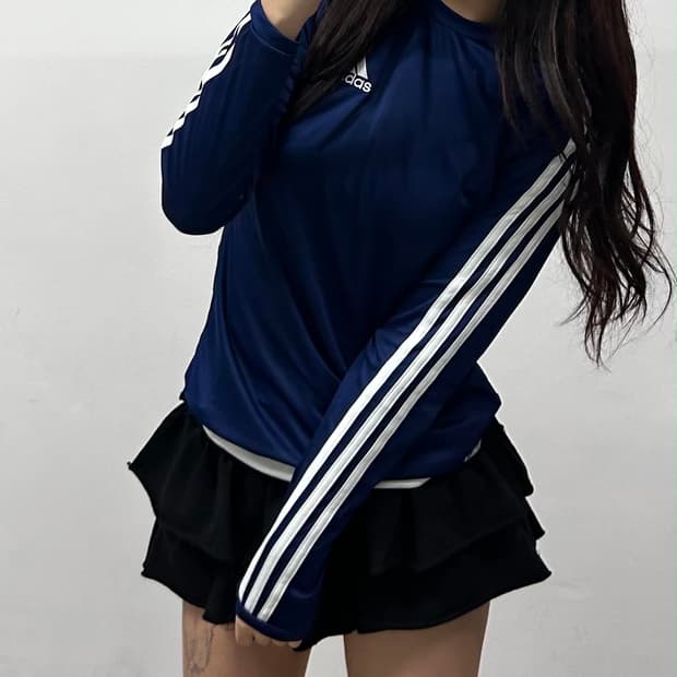 아디다스 3tripes 네이비 러블리힙 롱슬리브(L)