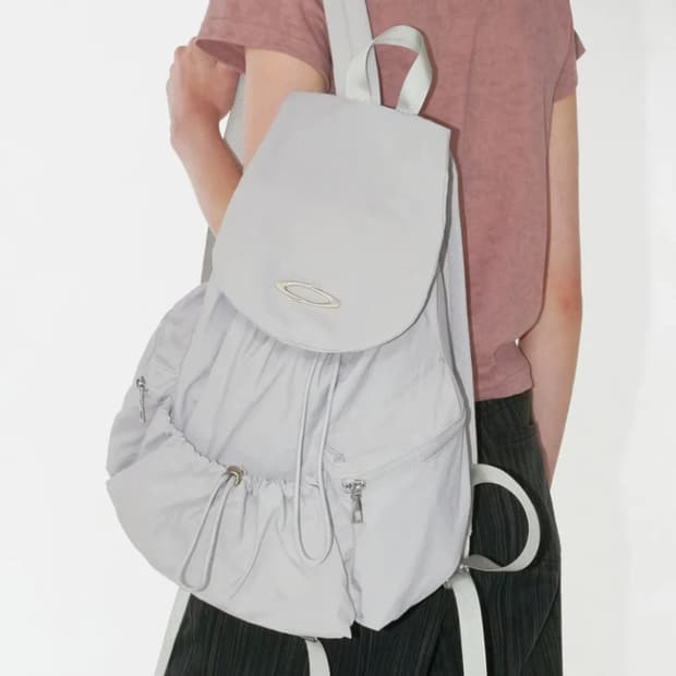 노이아고 스트링 플랩 백팩 (라이트그레이)