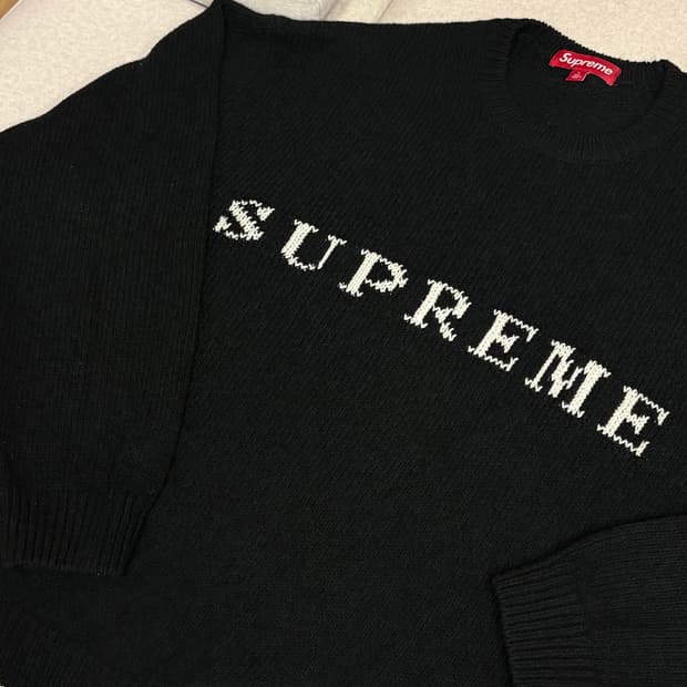 슈프림 콘트라스트 로고 스웨터 블랙 - 25FW