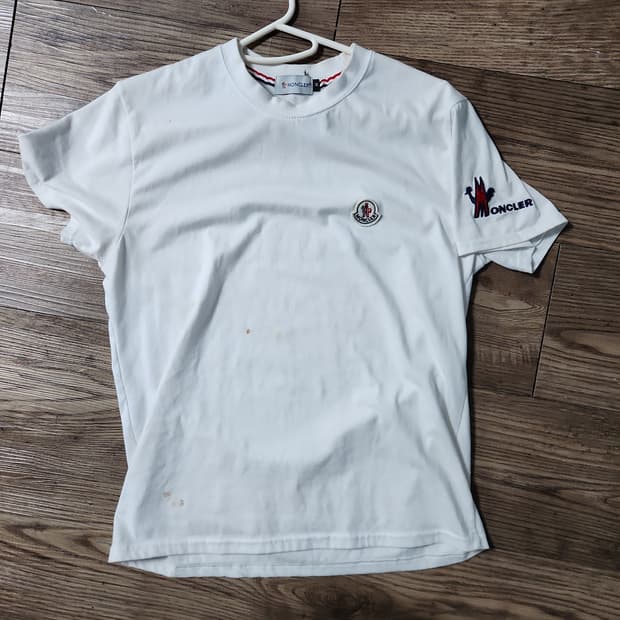 몽클레어 반팔 티셔츠