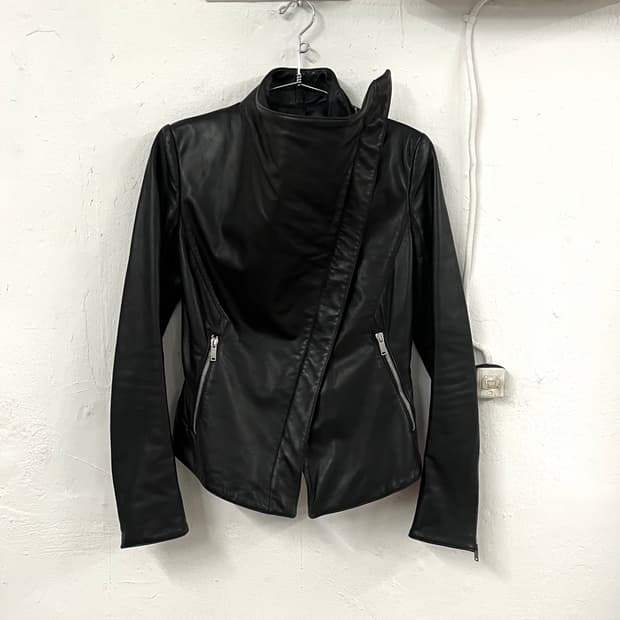 가레스퓨 2012FW 아카이브 램스킨 레더 비대칭 하이넥 자켓