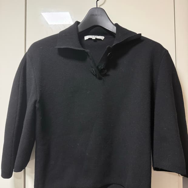 Tibi 검정색 칼라 니트