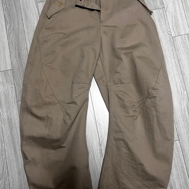 아르반 트리플 리프 커브드 팬츠_트리플 베이지