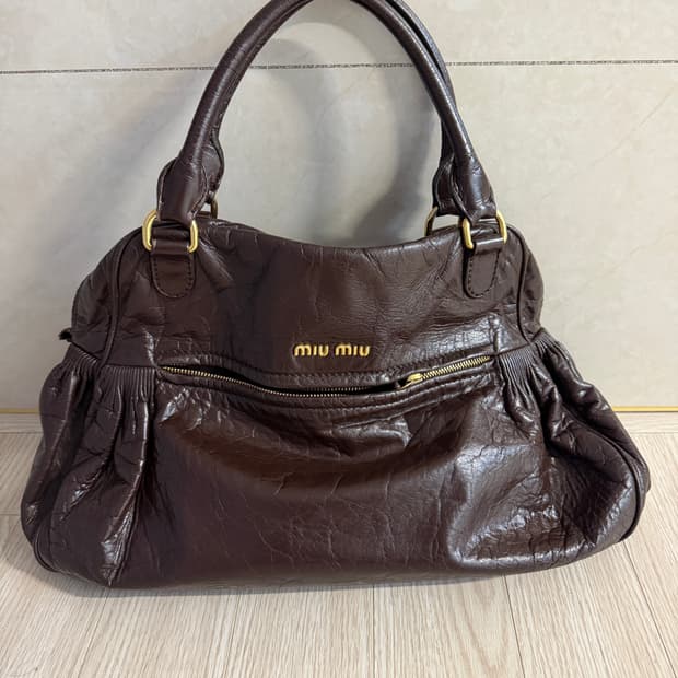 미우미우 브라운 토트백