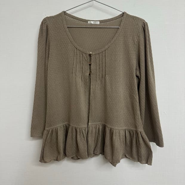 menu.010  frill cardigan
