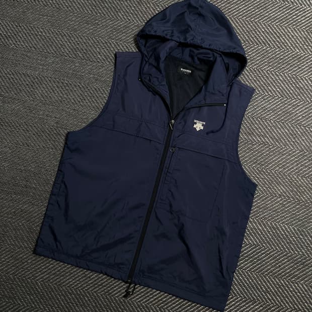 데상트 포켓 테크니컬 후드 베스트y 5339