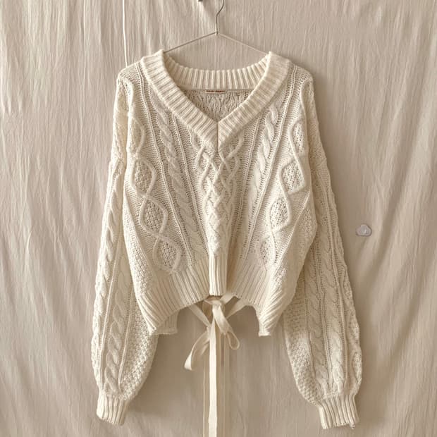 뒷리본 브이넥 모리 니트