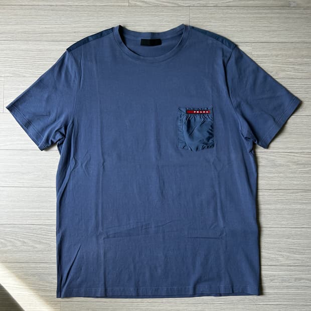 프라다 레드탭 반팔