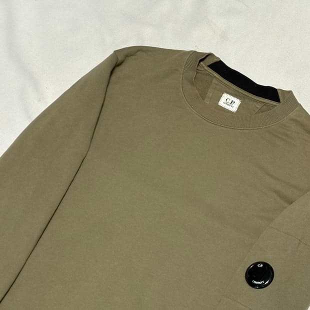 L C.P. 컴퍼니 딥그린 렌즈 맨투맨