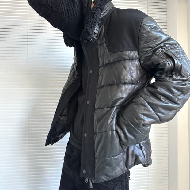 닐바렛 하이넥 버클 램스킨 레더 패딩 봄버