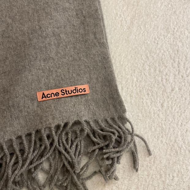 아크네스튜디오 그레이머플러