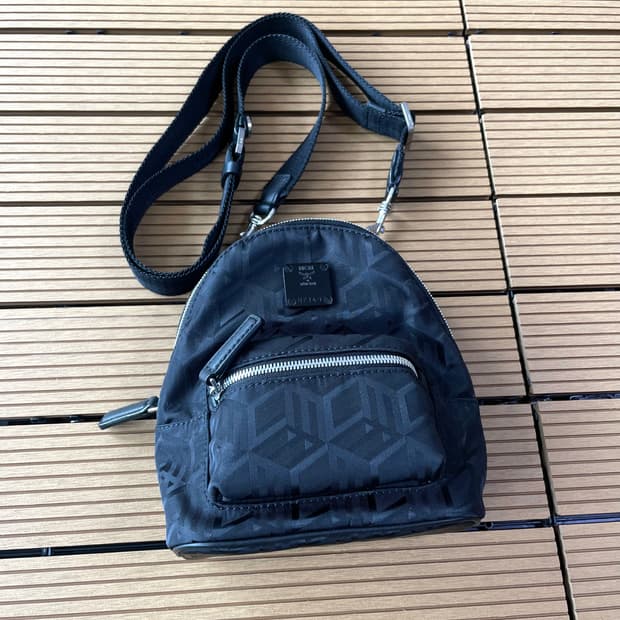 mcm 스타크 미니 크로스백