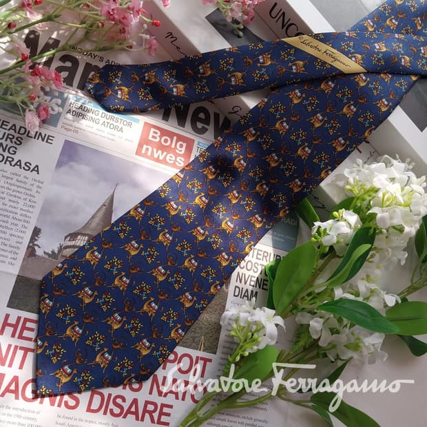 페라가모 실크 애니멀 모티브 패턴 넥타이 9.4cm A+등급 K2320