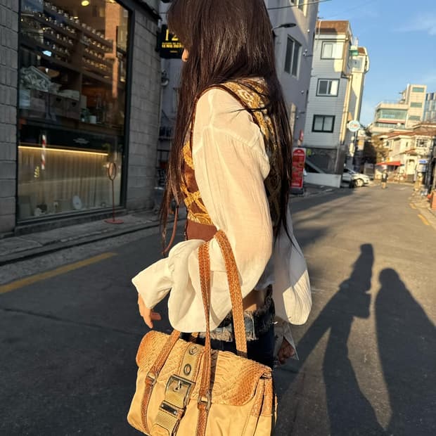 프라다 스네이크 스킨 숄더백