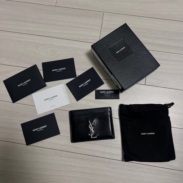 YSL 생로랑 모노그램 은장 카드지갑