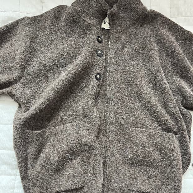 후브스 울 버튼 투웨이 니트집업 머드