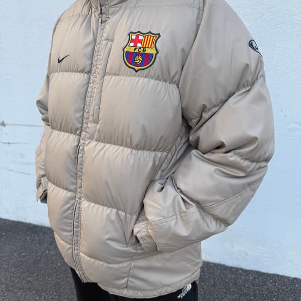 나이키 바르셀로나 샌드 패딩