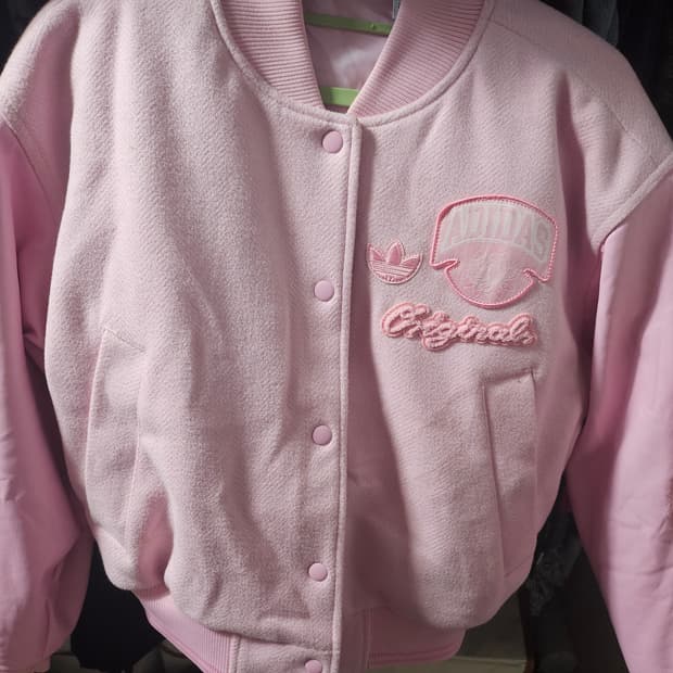 아디다스 핑크 패치 바시티