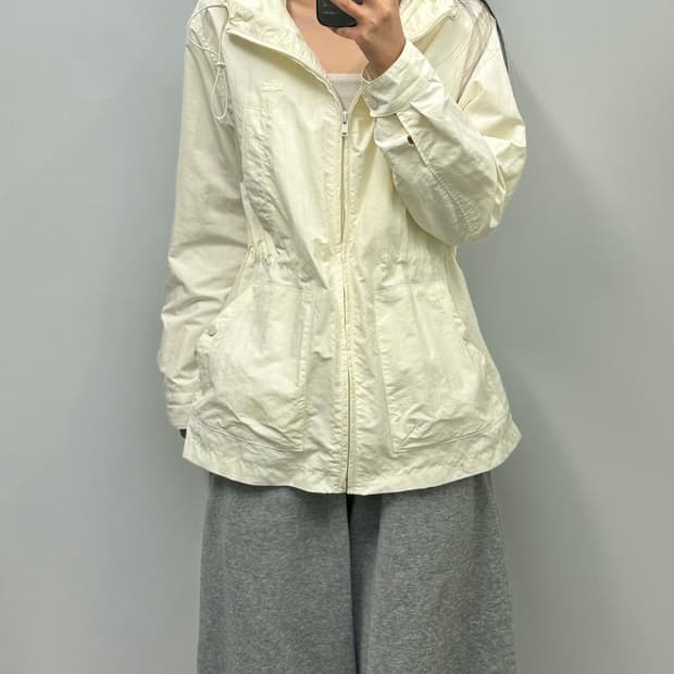 라코스테 자수로고 화이트 바람막이 자켓