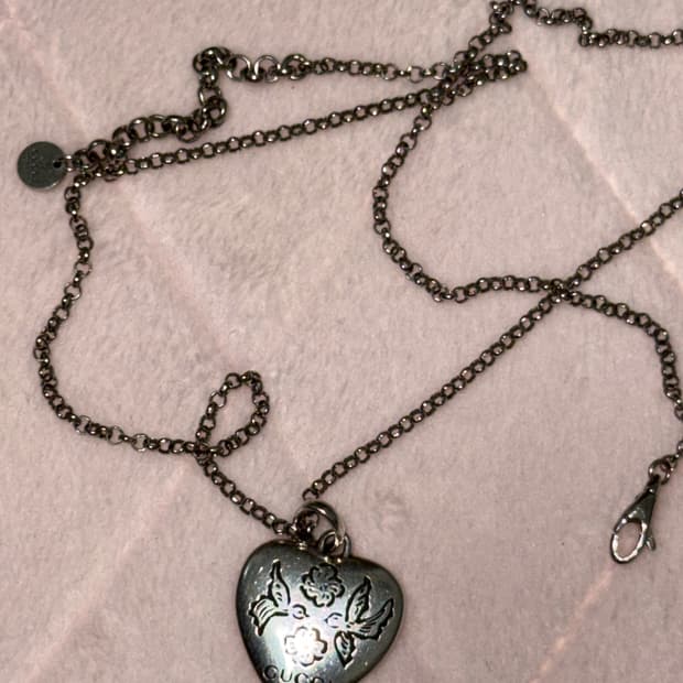 구찌 블라인드 포 러브 하트 목걸이