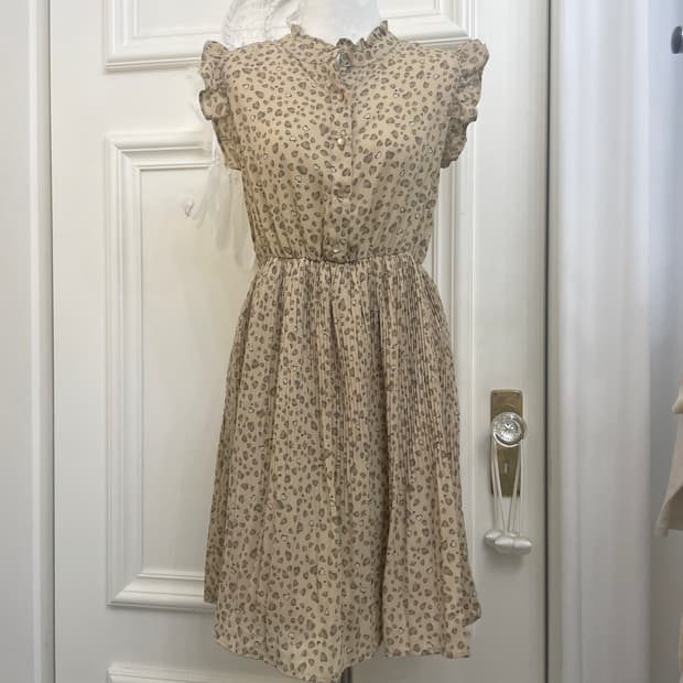 beige heart leopard pleats ruffle opc