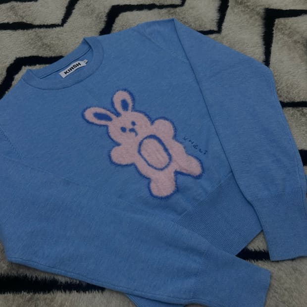 [1]키르시 위티버니 크롭 퍼로고 니트/스카이블루