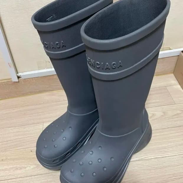 발렌시아가 x 크록스 부츠