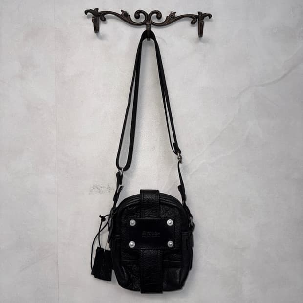 TOUGH jeansmith black leather stud 크로스백