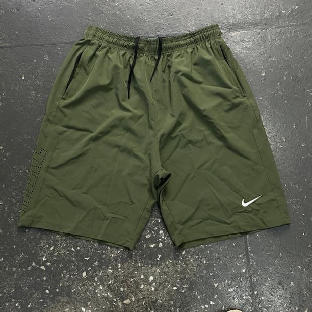 105 나이키 드라이핏 반바지 
