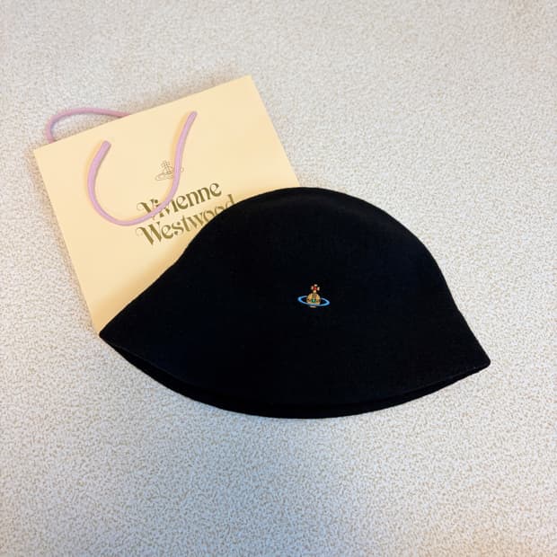 신상 비비안웨스트우드 크로쉐 울 버킷햇