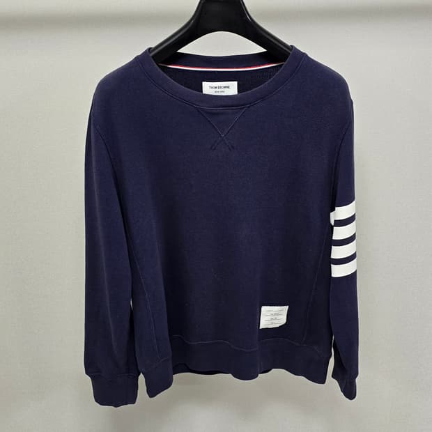 톰브라운 사선 완장 맨투맨 2사이즈 95 100 판매