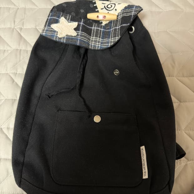 더뮤지엄비지터 백팩